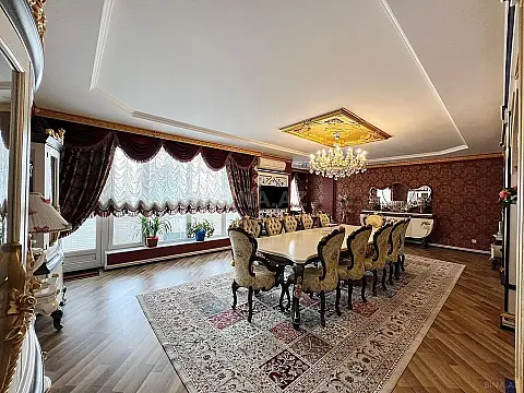 Satılır 8 otaqlı mənzil 365 m²