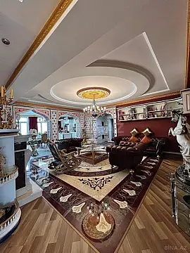 Satılır 8 otaqlı mənzil 365 m²
