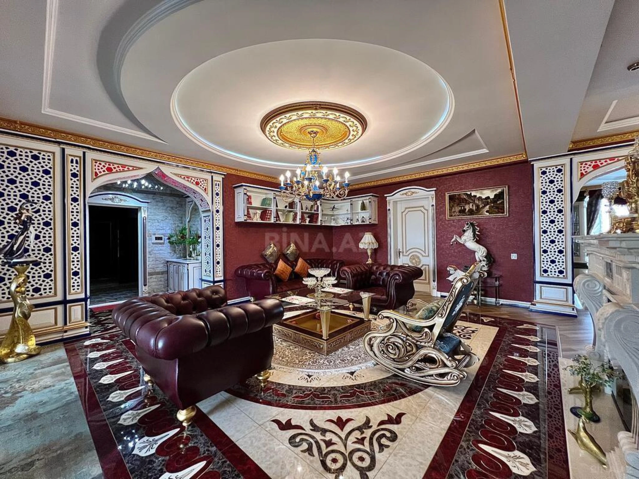 Satılır 8 otaqlı mənzil 365 m²