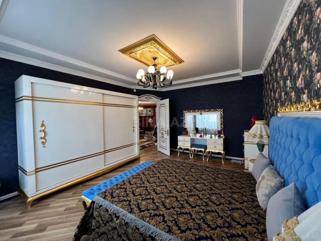 Satılır 8 otaqlı mənzil 365 m²