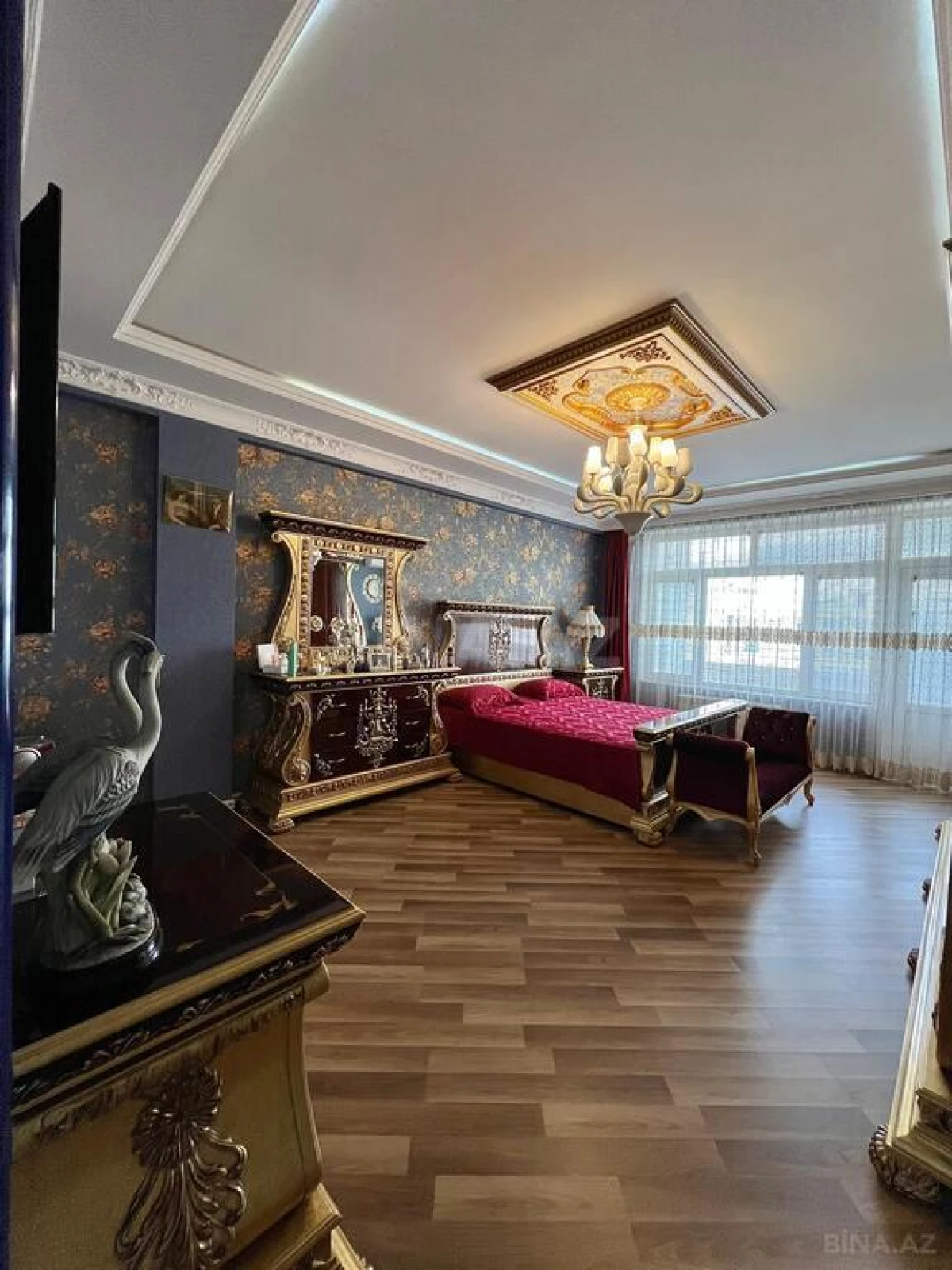 Satılır 8 otaqlı mənzil 365 m²