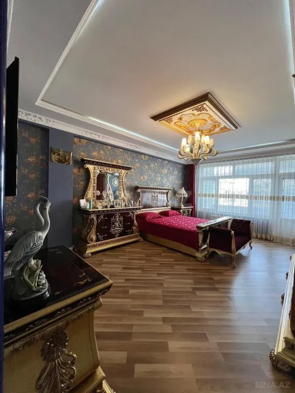 Satılır 8 otaqlı mənzil 365 m²