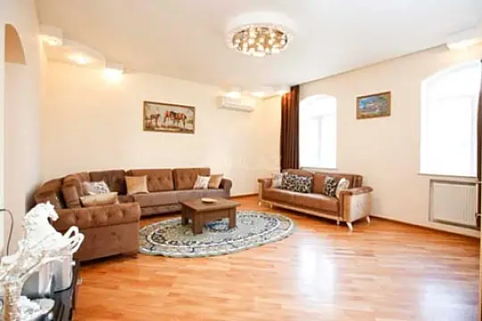 Kirayə verilir 6 otaqlı həyət evi 430 m²