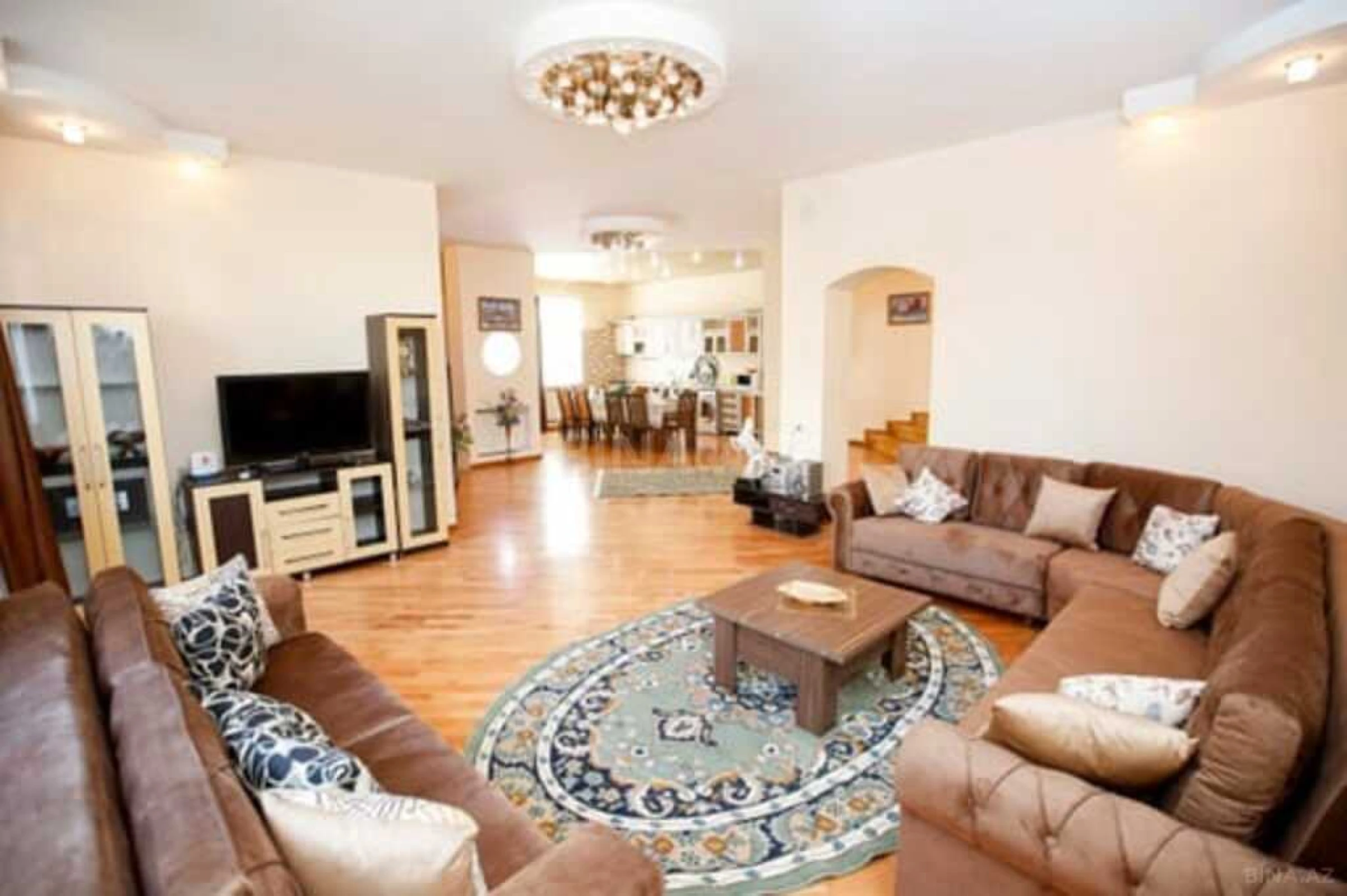 Kirayə verilir 6 otaqlı həyət evi 430 m²