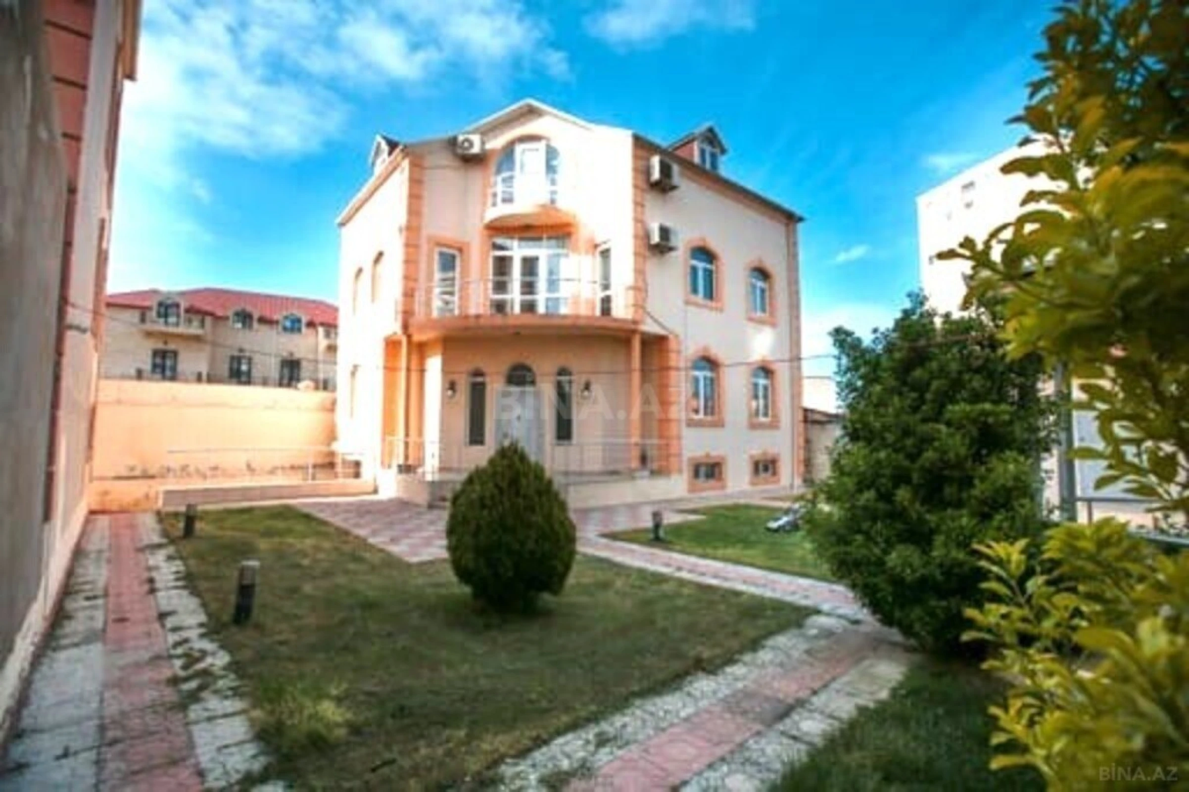 Kirayə verilir 6 otaqlı həyət evi 430 m²