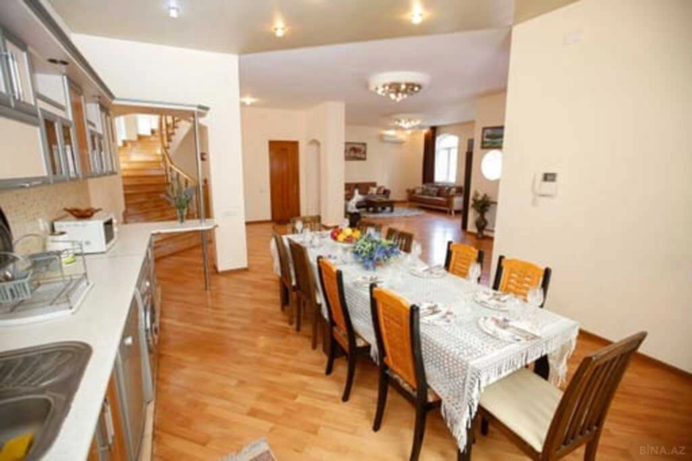 Kirayə verilir 6 otaqlı həyət evi 430 m²