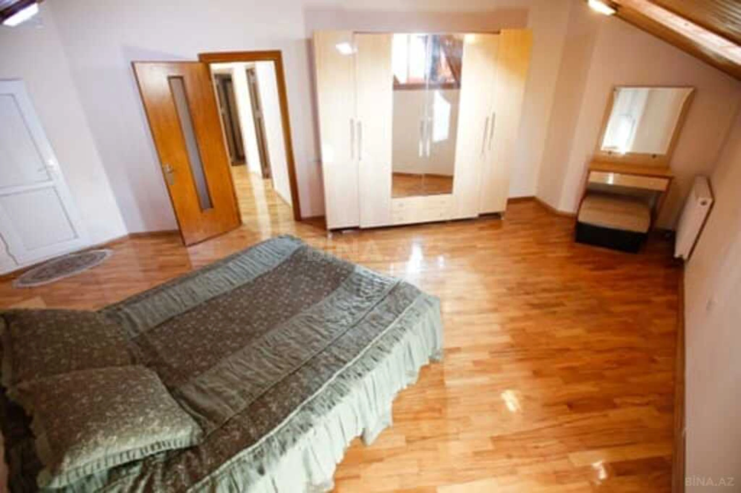 Kirayə verilir 6 otaqlı həyət evi 430 m²