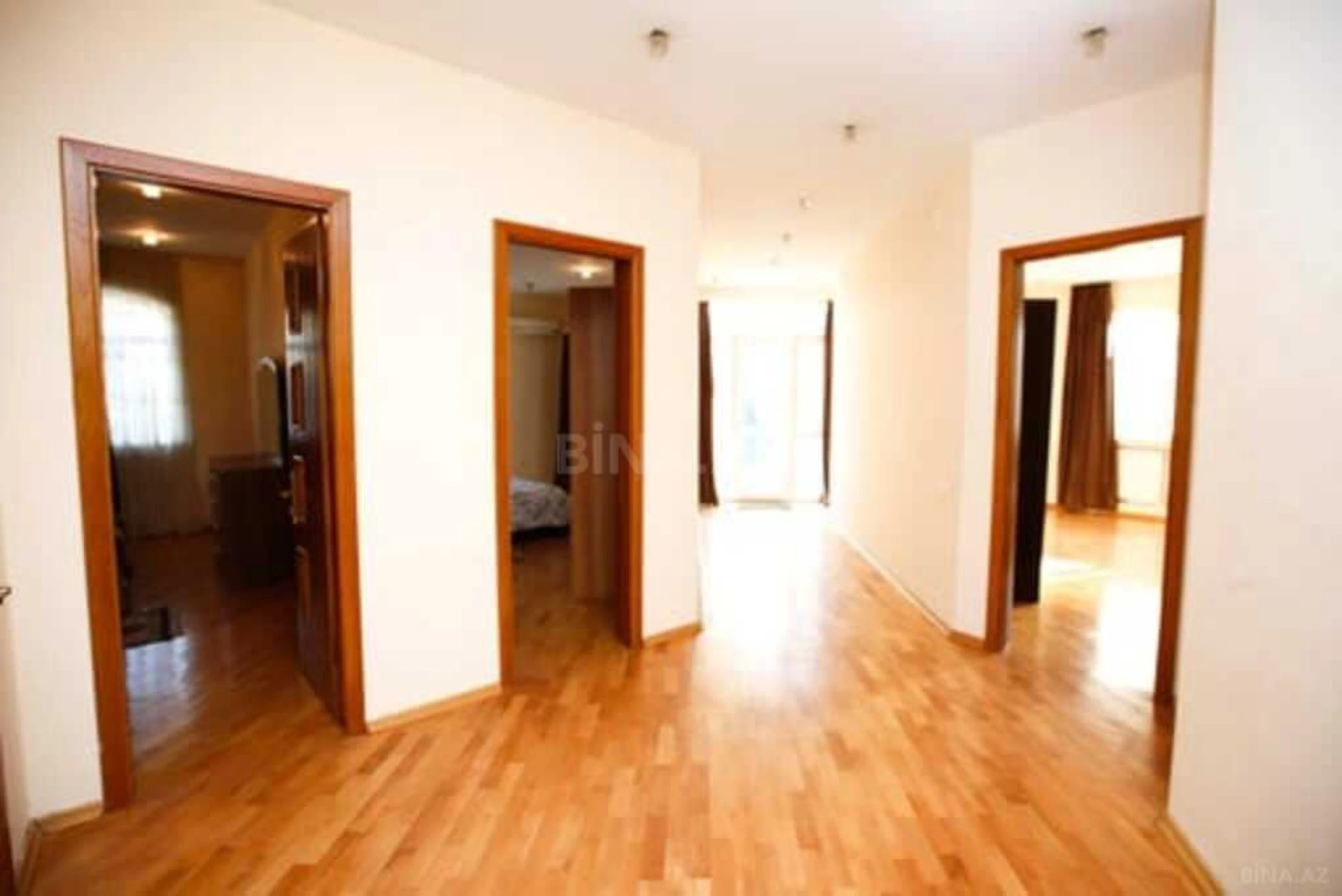 Kirayə verilir 6 otaqlı həyət evi 430 m²