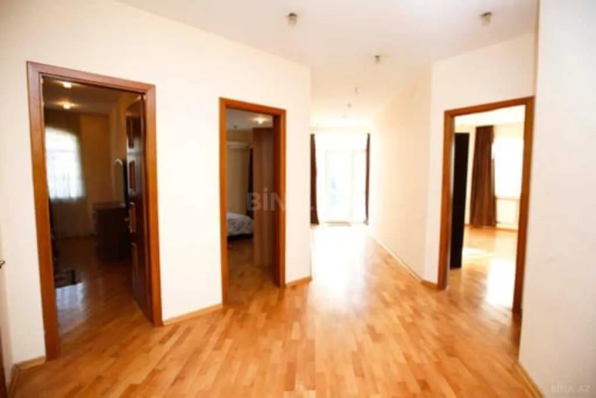 Kirayə verilir 6 otaqlı həyət evi 430 m²