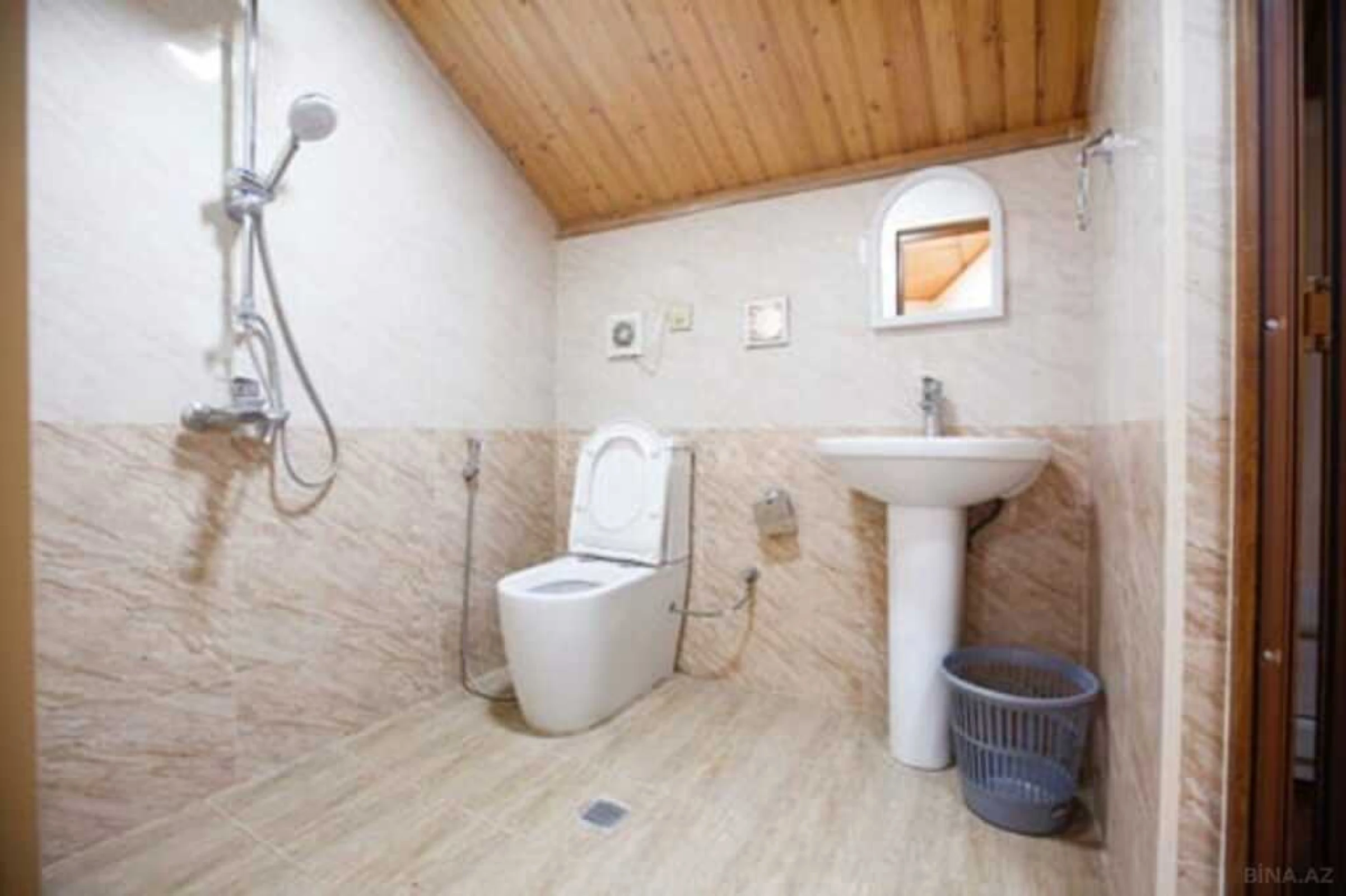 Kirayə verilir 6 otaqlı həyət evi 430 m²