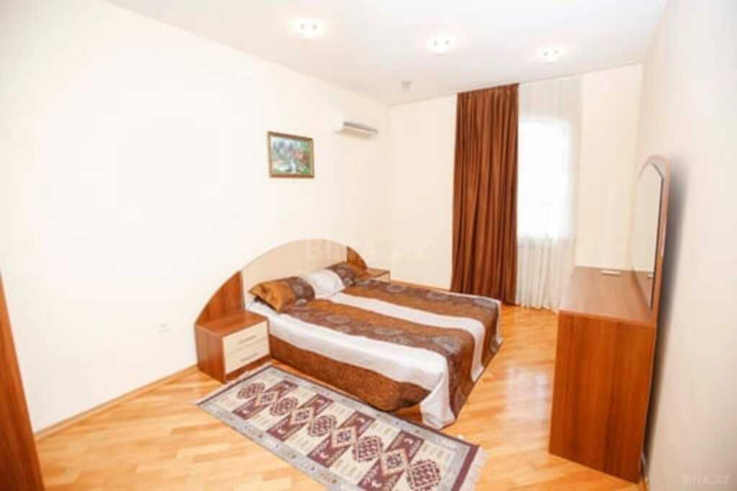 Kirayə verilir 6 otaqlı həyət evi 430 m²