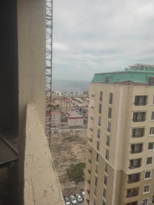 Satılır 3 otaqlı mənzil 105 m²