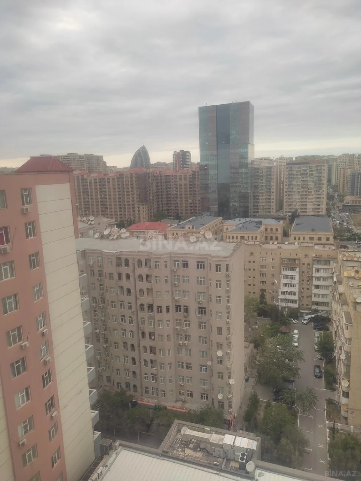 Satılır 3 otaqlı mənzil 105 m²