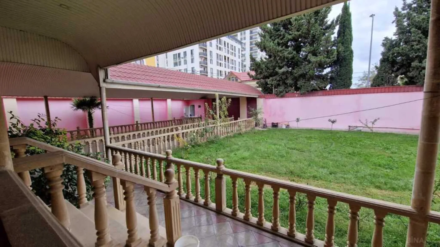 Satılır 7 otaqlı həyət evi 450 m²