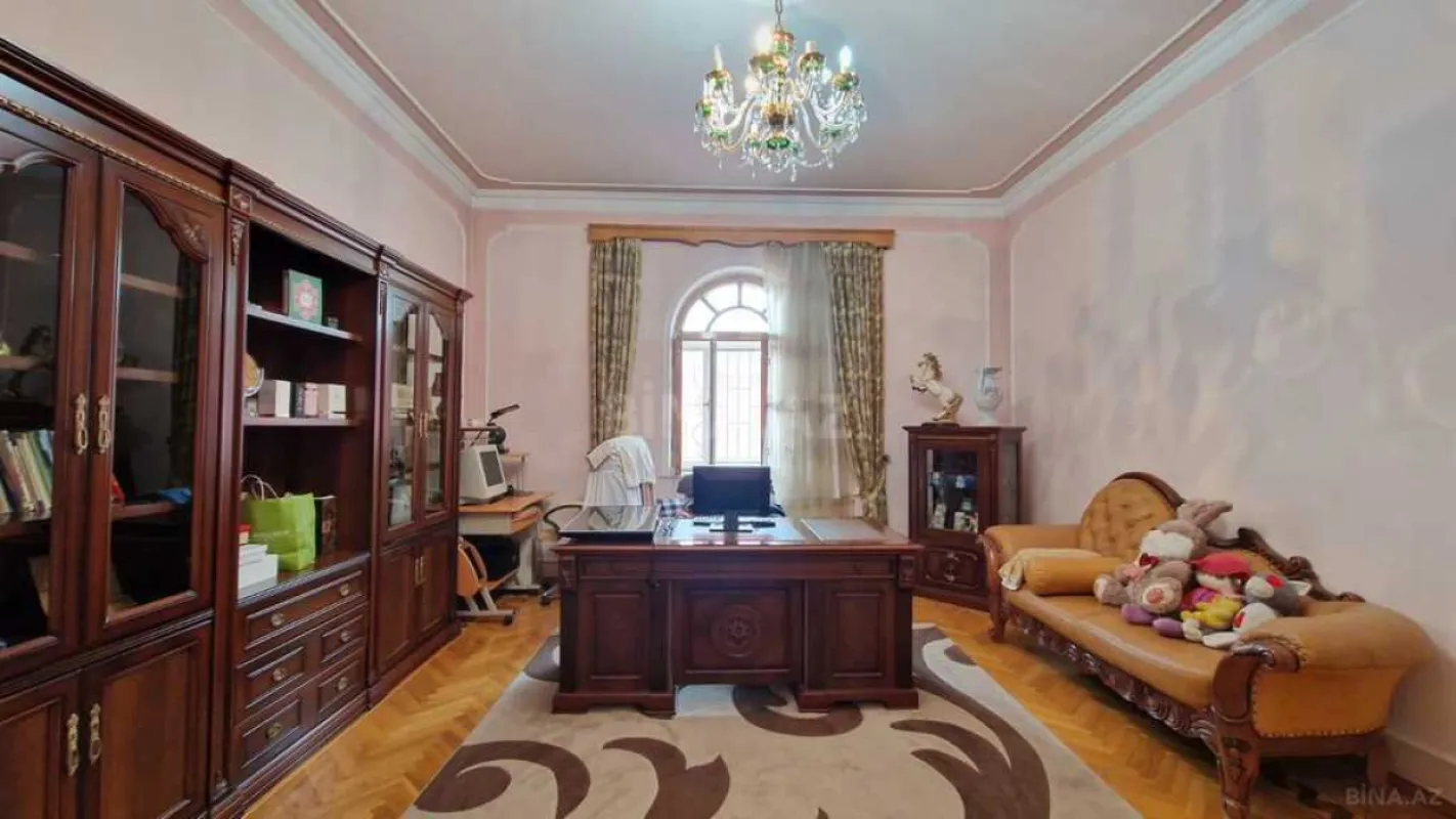 Satılır 7 otaqlı həyət evi 450 m²