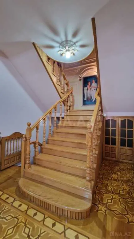 Satılır 7 otaqlı həyət evi 450 m²