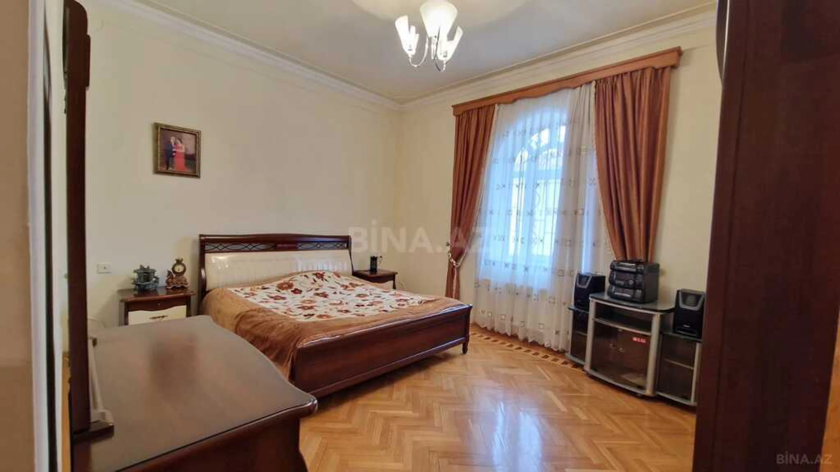 Satılır 7 otaqlı həyət evi 450 m²