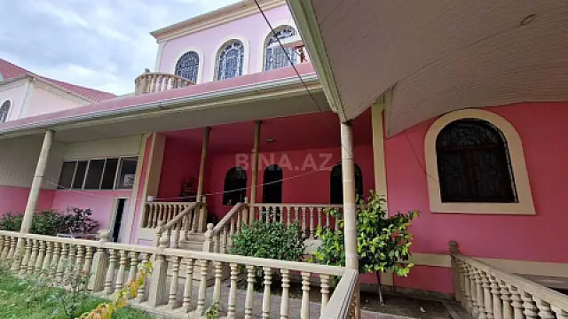 Satılır 7 otaqlı həyət evi 450 m²