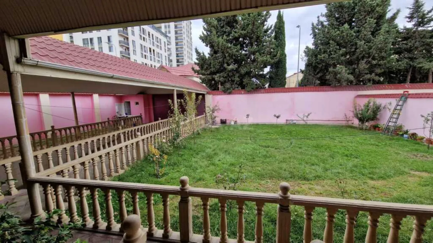 Satılır 7 otaqlı həyət evi 450 m²