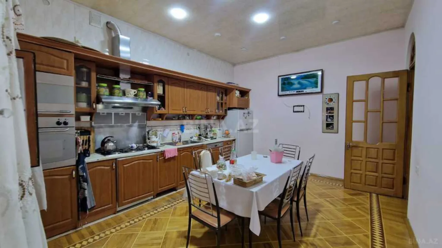 Satılır 7 otaqlı həyət evi 450 m²