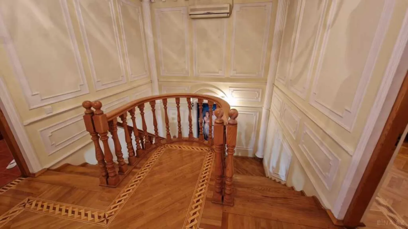 Satılır 7 otaqlı həyət evi 450 m²