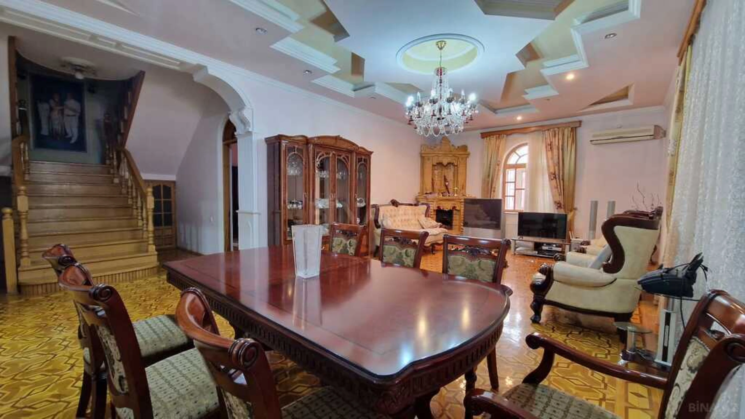 Satılır 7 otaqlı həyət evi 450 m²