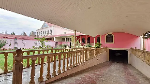 Satılır 7 otaqlı həyət evi 450 m²