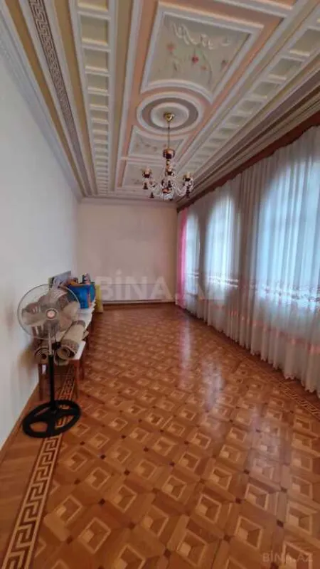 Satılır 7 otaqlı həyət evi 450 m²