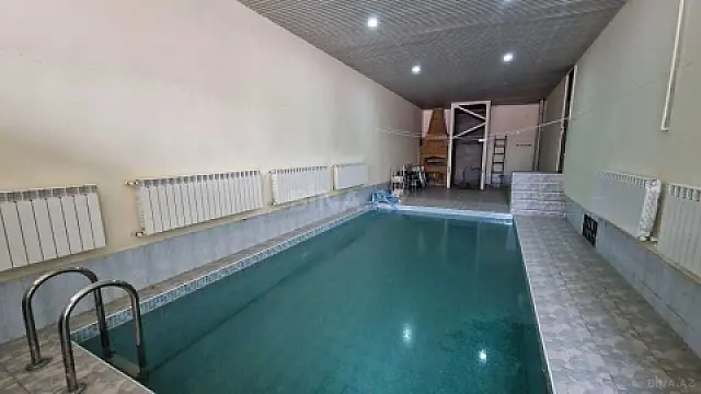 Satılır 7 otaqlı həyət evi 450 m²