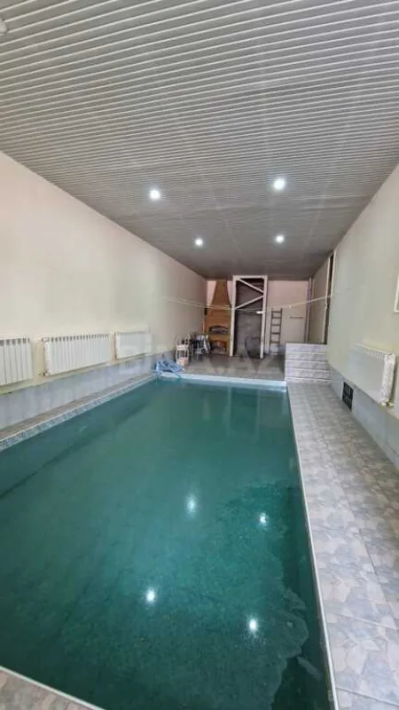 Satılır 7 otaqlı həyət evi 450 m²