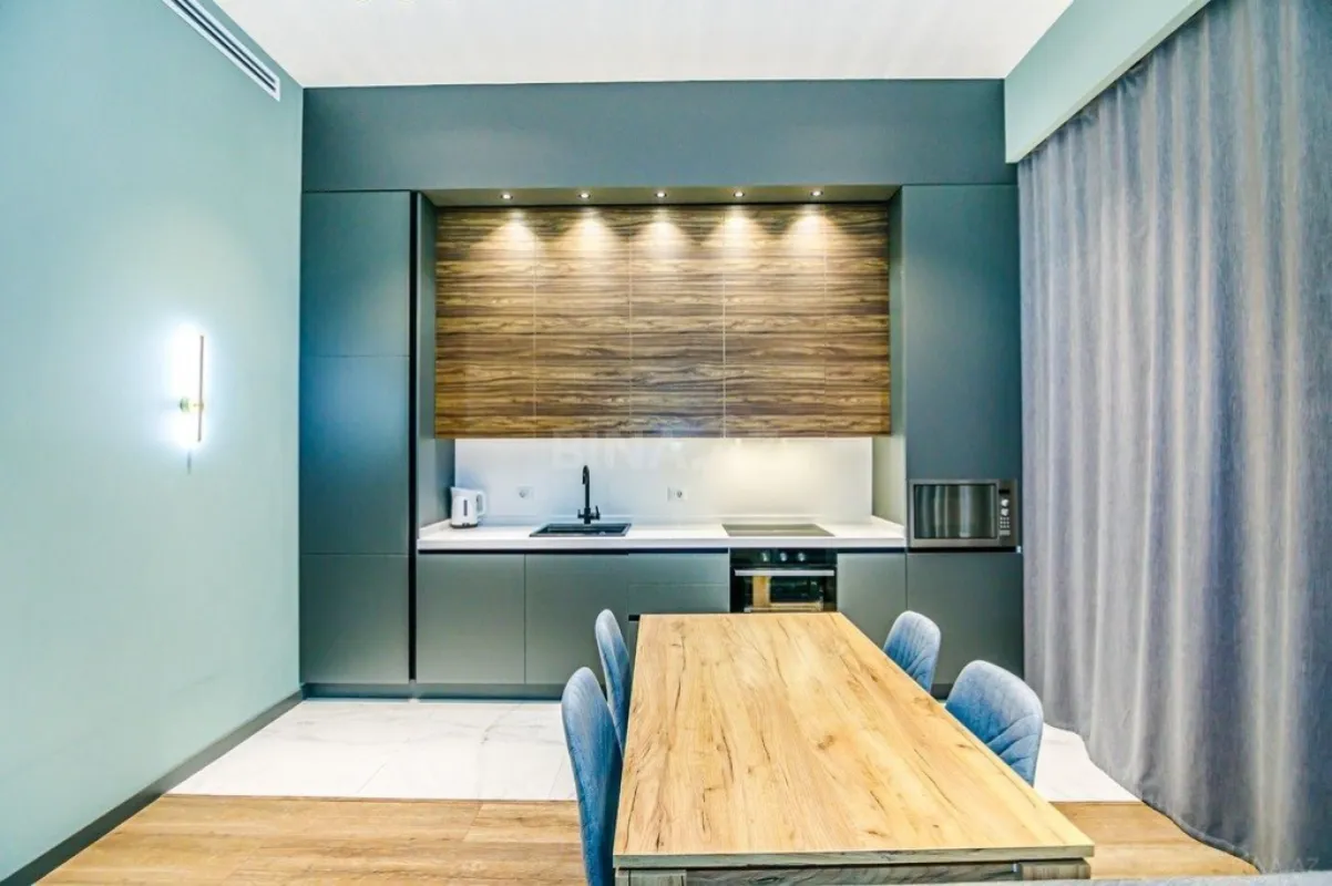 Kirayə verilir 3 otaqlı mənzil 200 m²