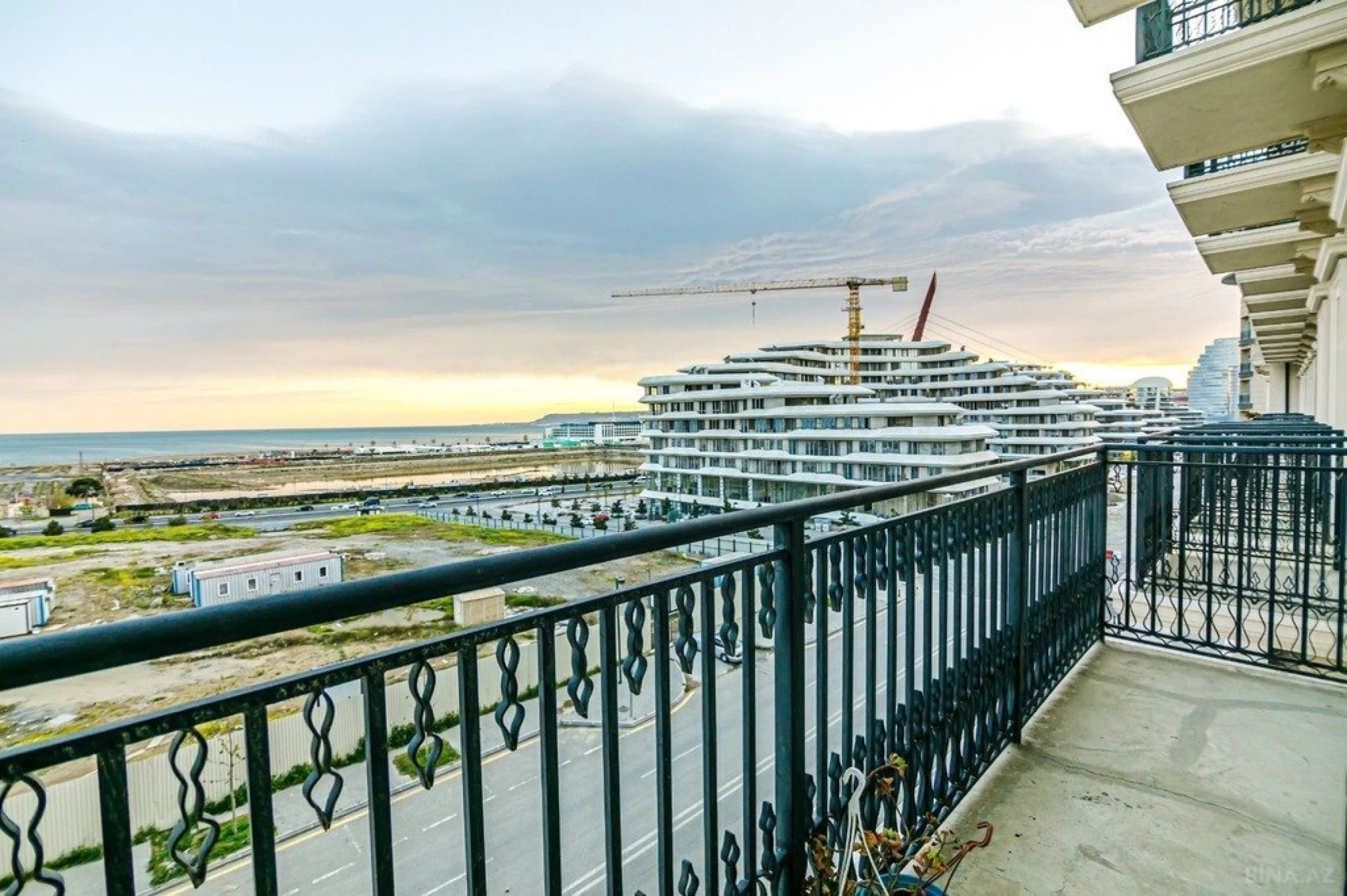 Kirayə verilir 3 otaqlı mənzil 200 m²