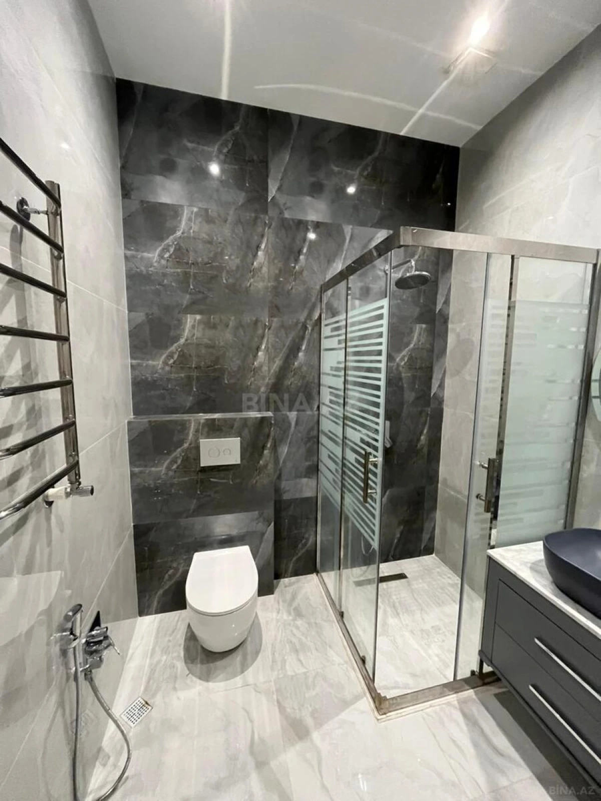 Kirayə verilir 2 otaqlı mənzil 95 m²