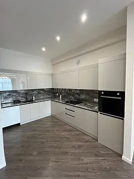 Kirayə verilir 2 otaqlı mənzil 95 m²