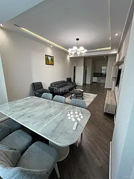 Kirayə verilir 2 otaqlı mənzil 95 m²