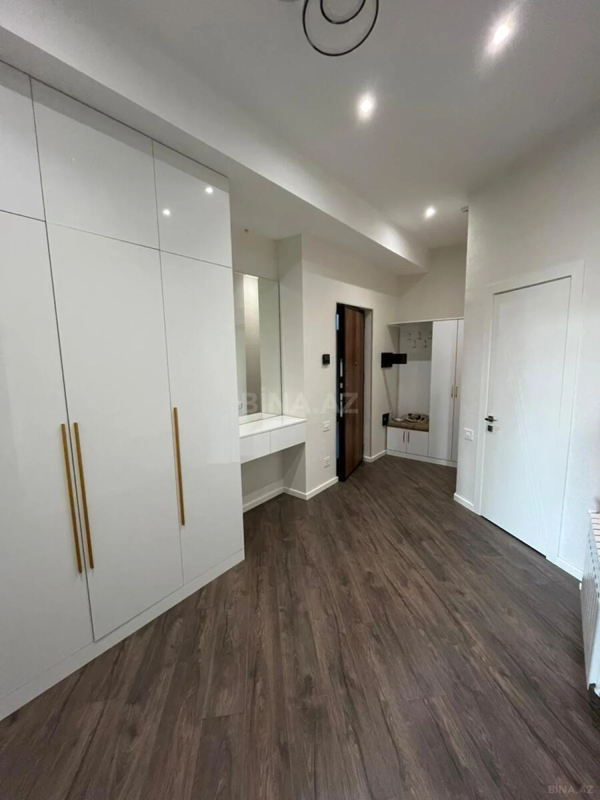 Kirayə verilir 2 otaqlı mənzil 95 m²