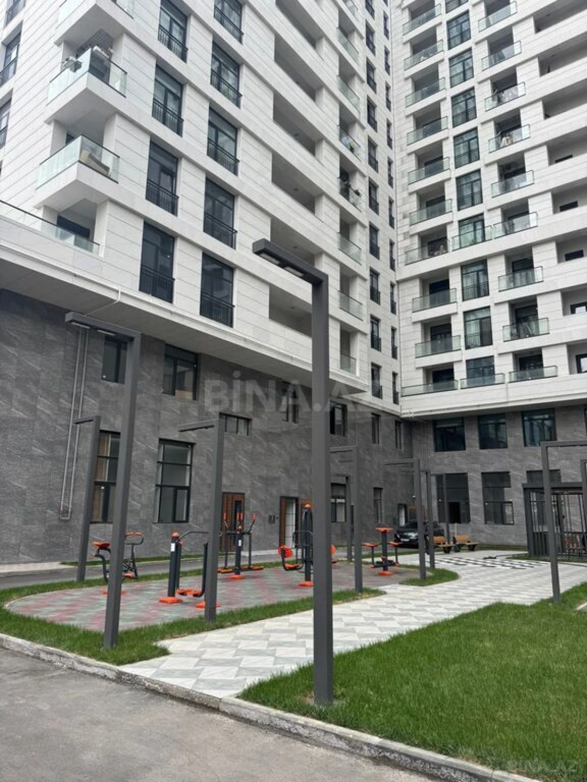 Kirayə verilir 2 otaqlı mənzil 95 m²