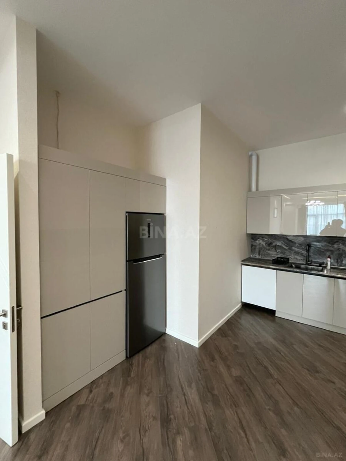 Kirayə verilir 2 otaqlı mənzil 95 m²