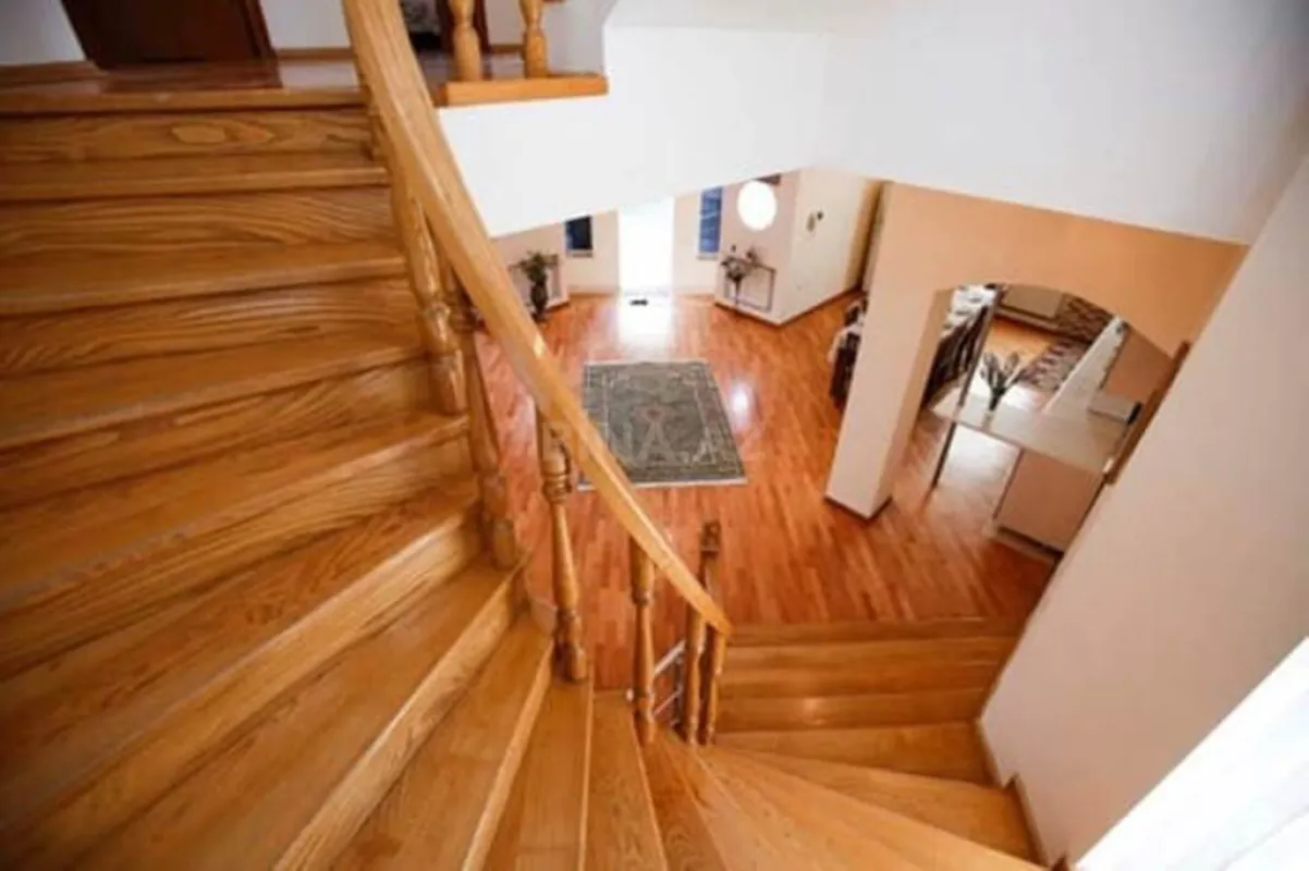 Kirayə verilir 6 otaqlı həyət evi 430 m²