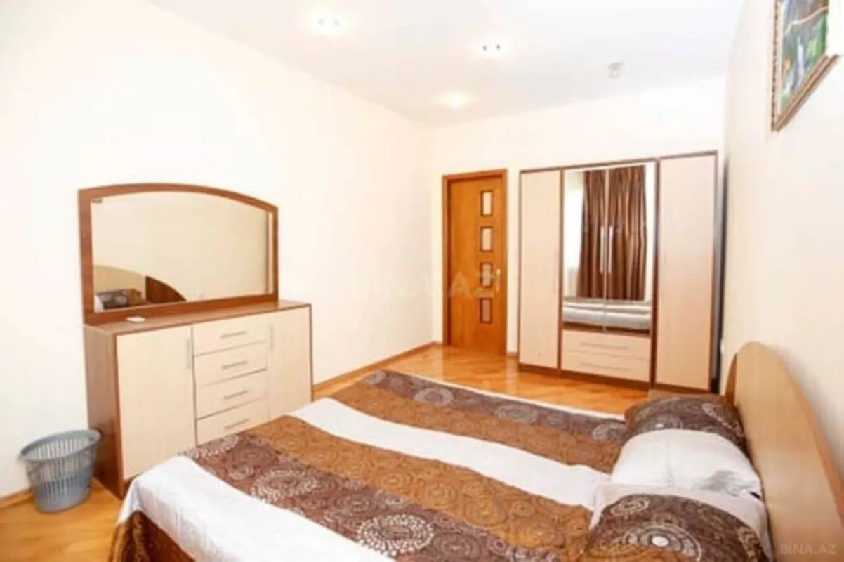 Kirayə verilir 6 otaqlı həyət evi 430 m²