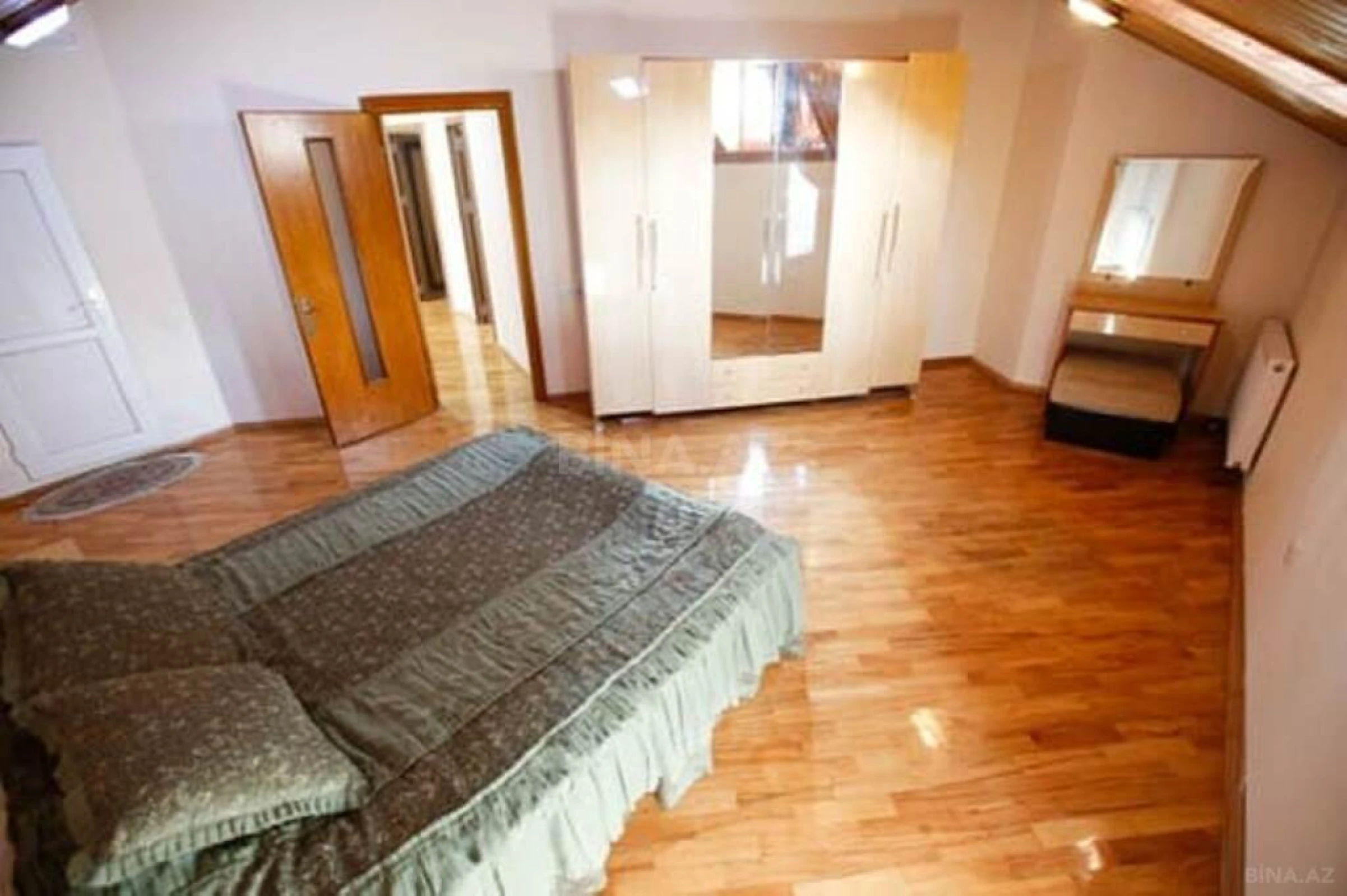 Kirayə verilir 6 otaqlı həyət evi 430 m²