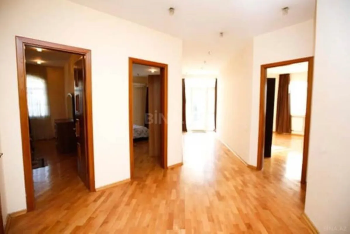 Kirayə verilir 6 otaqlı həyət evi 430 m²