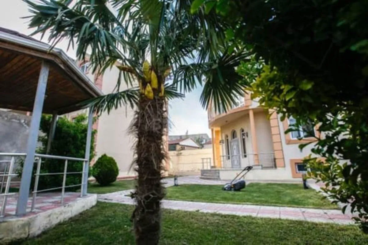 Kirayə verilir 6 otaqlı həyət evi 430 m²