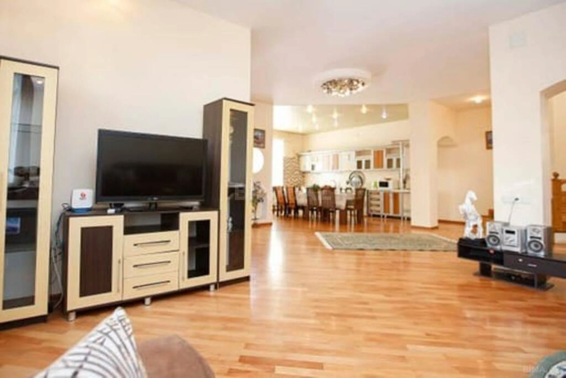 Kirayə verilir 6 otaqlı həyət evi 430 m²