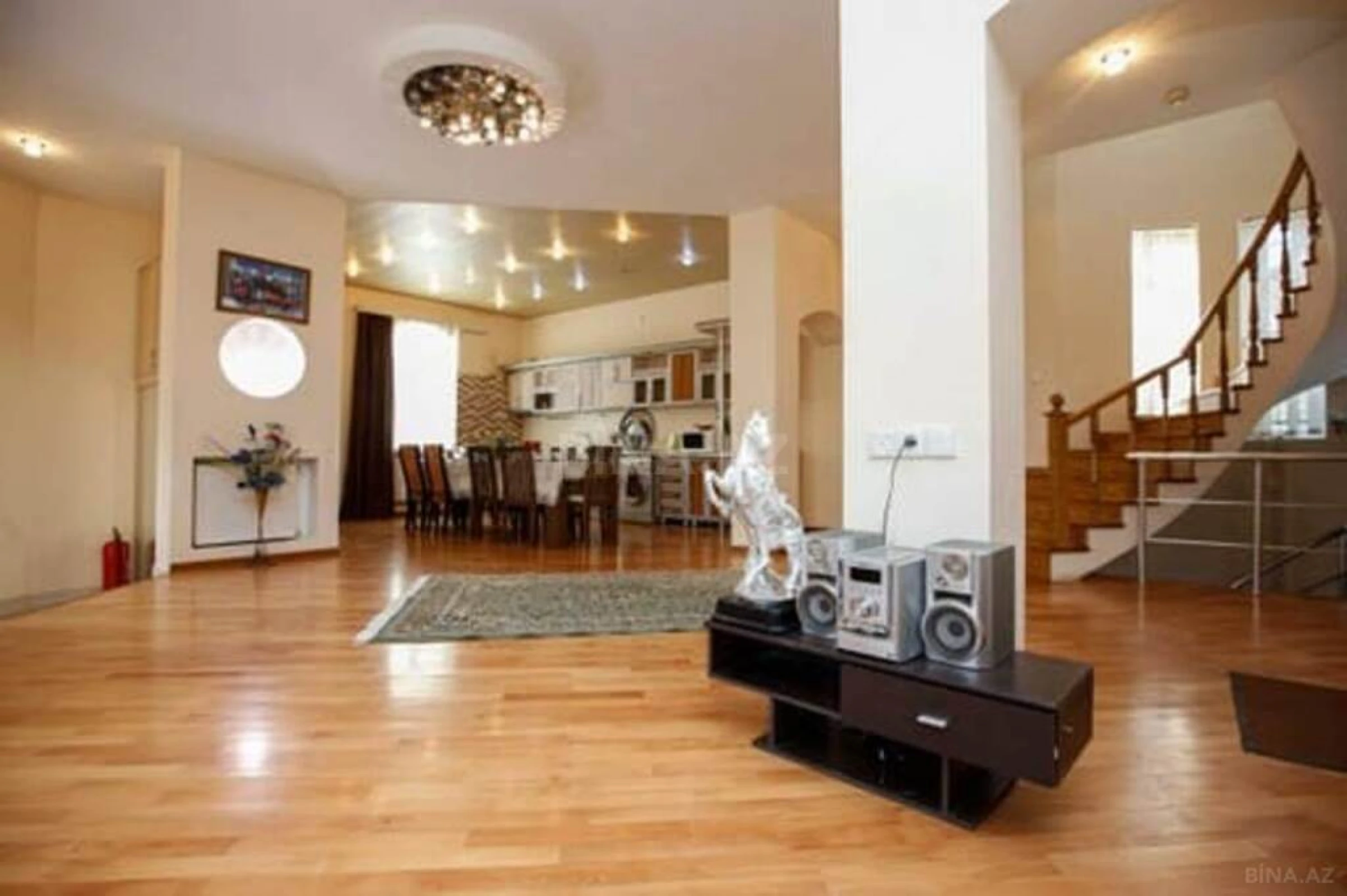 Kirayə verilir 6 otaqlı həyət evi 430 m²