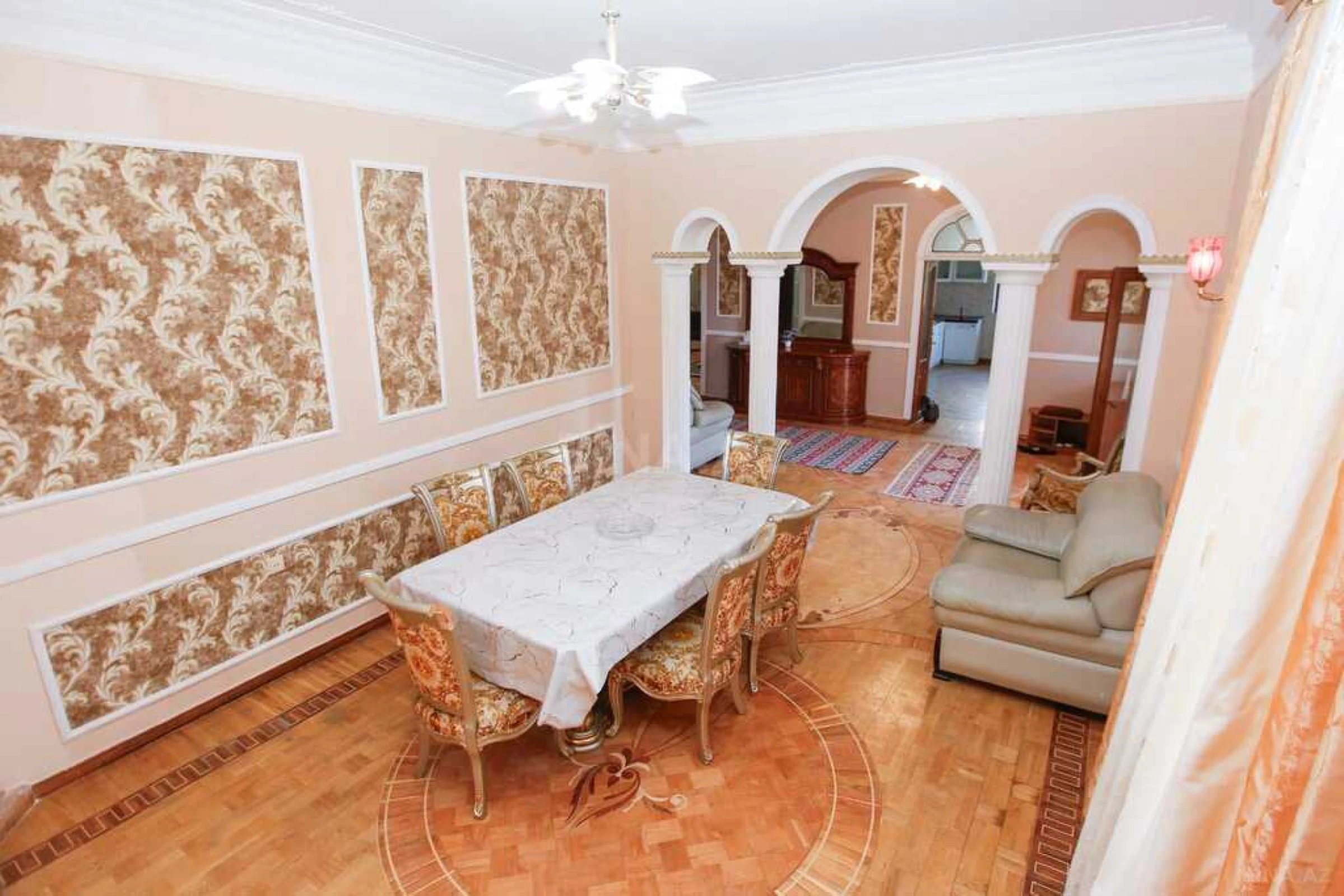 Kirayə verilir 7 otaqlı həyət evi 380 m²