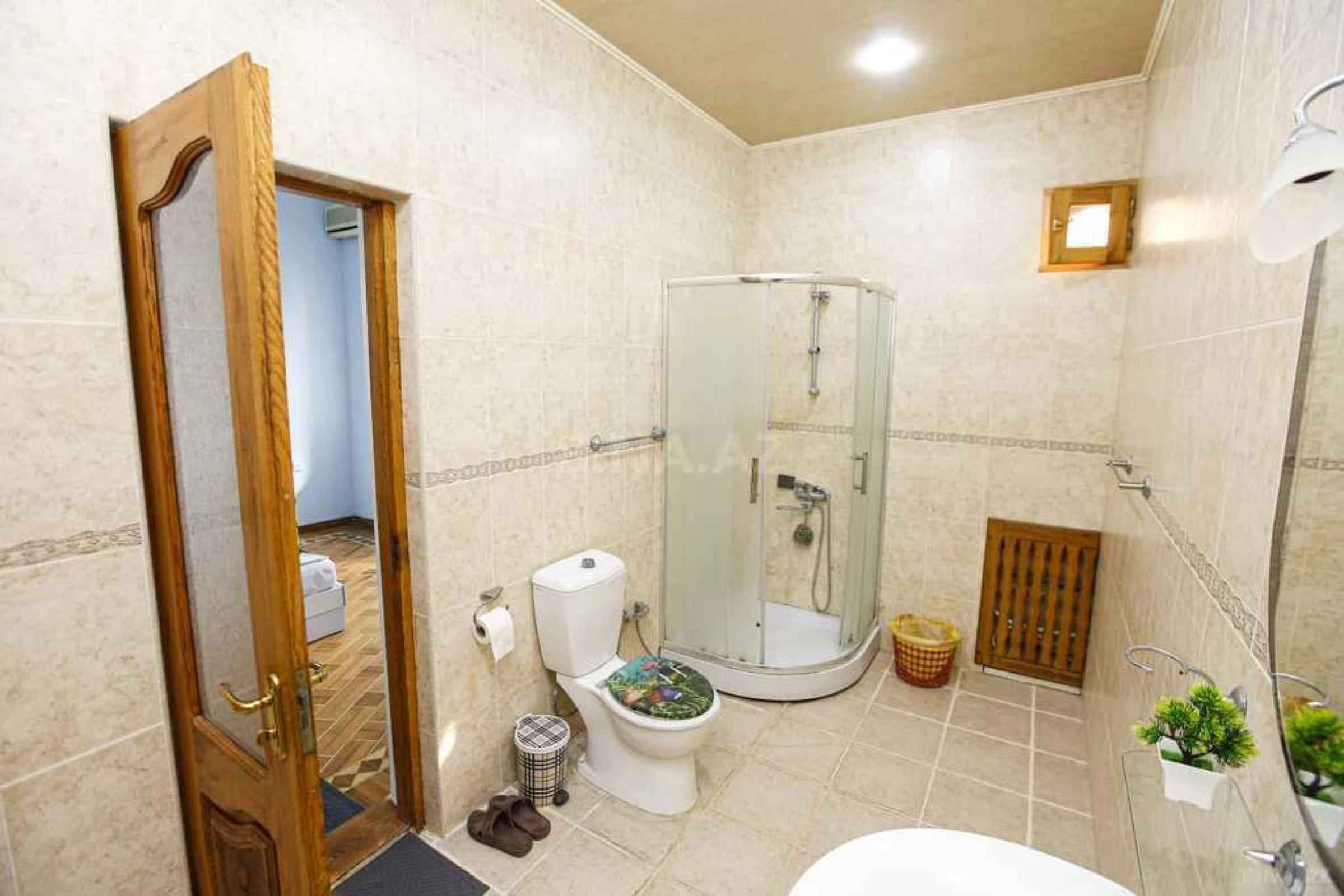 Kirayə verilir 7 otaqlı həyət evi 380 m²