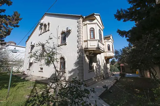 Kirayə verilir 7 otaqlı həyət evi 380 m²