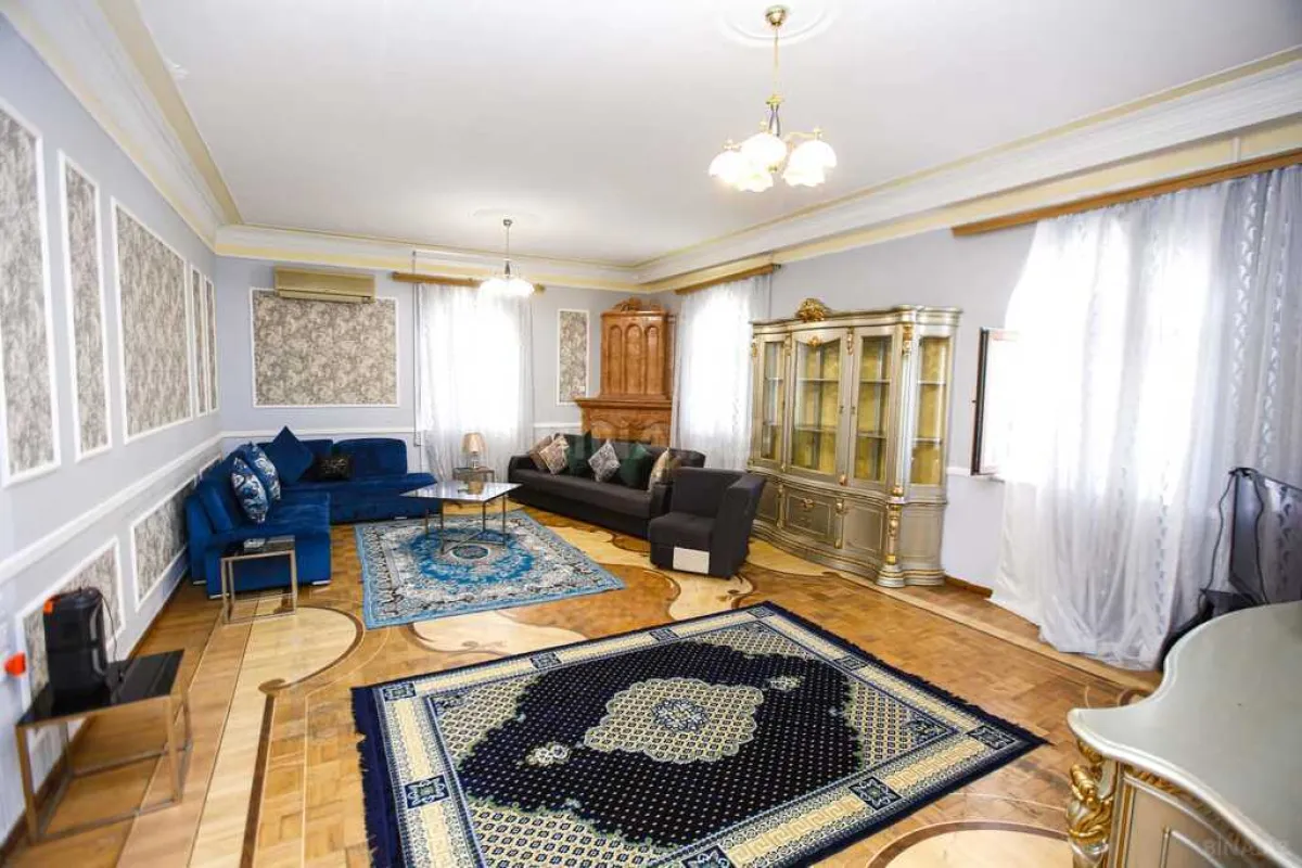 Kirayə verilir 7 otaqlı həyət evi 380 m²