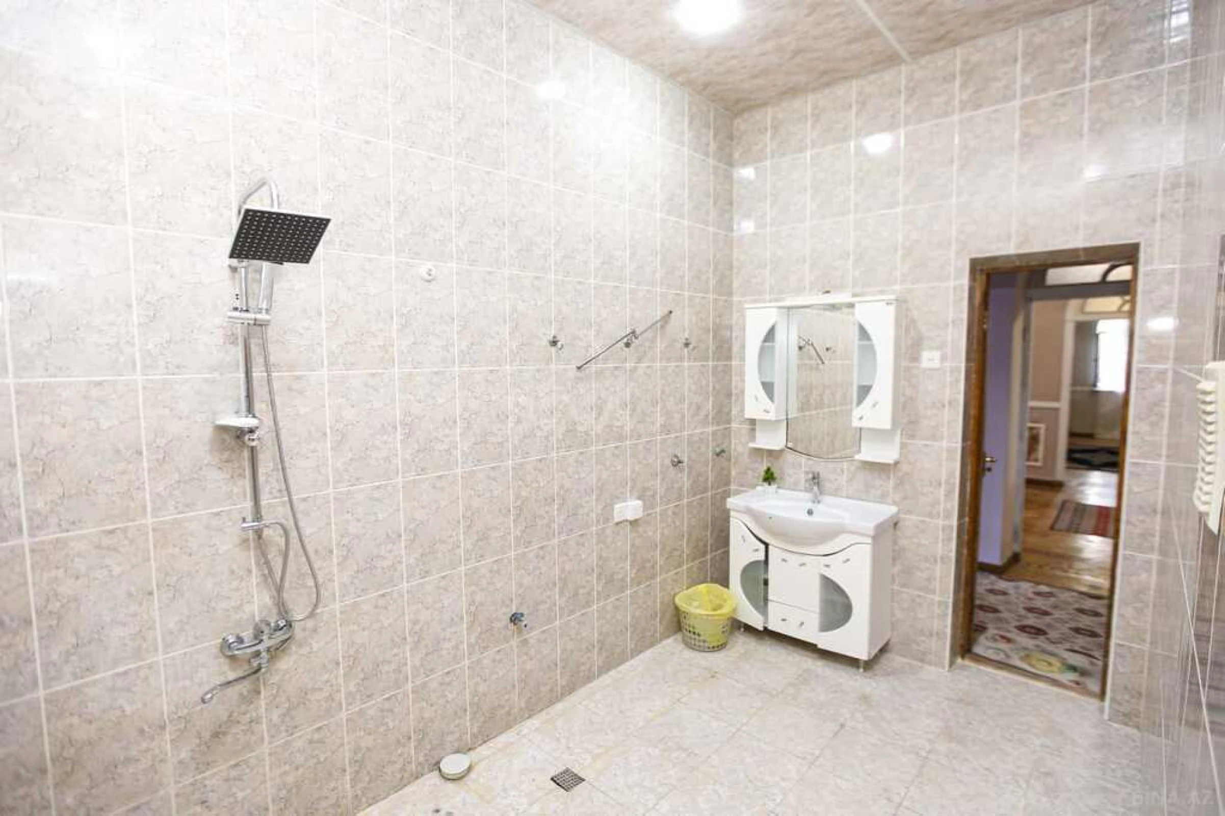 Kirayə verilir 7 otaqlı həyət evi 380 m²